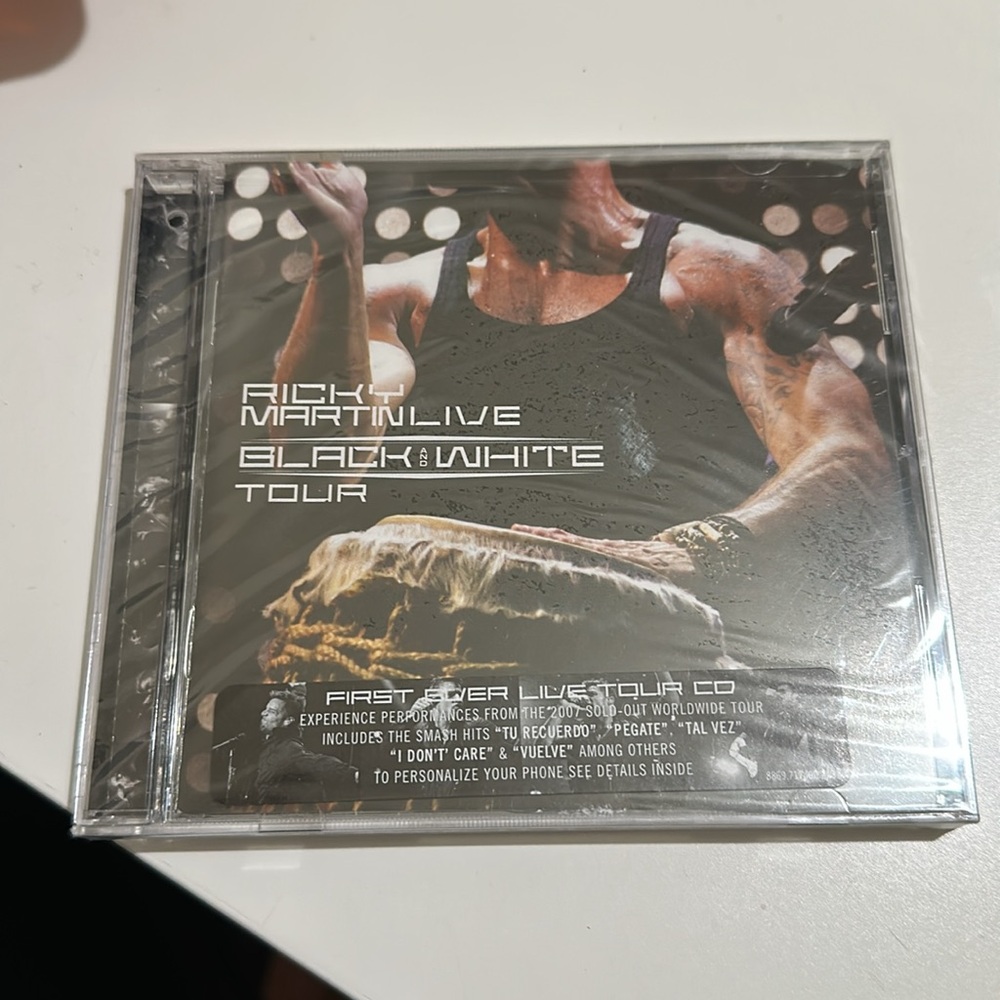 2 Ricky Martin CD Collection never open - Picture 4 of 5